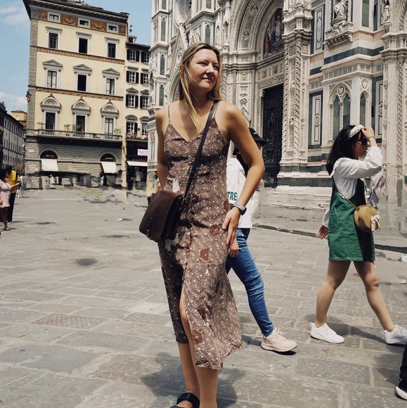 Meet your Posher, Charlotte - Picture 2 of 16